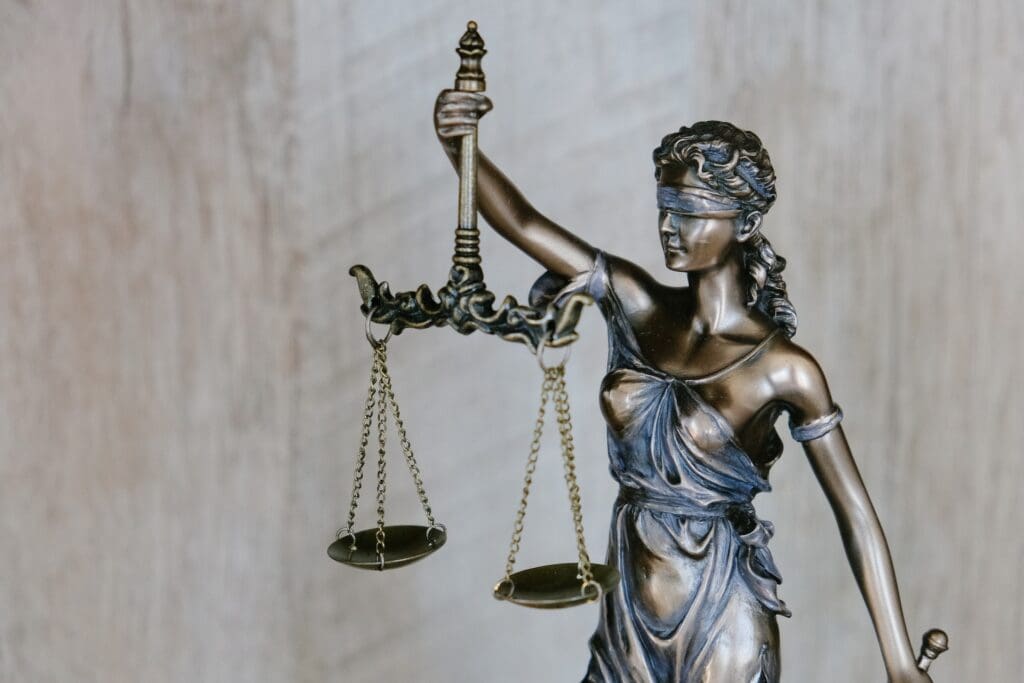 Statue of Lady Justice holding scales, symbolizing legal representation for federal crimes.